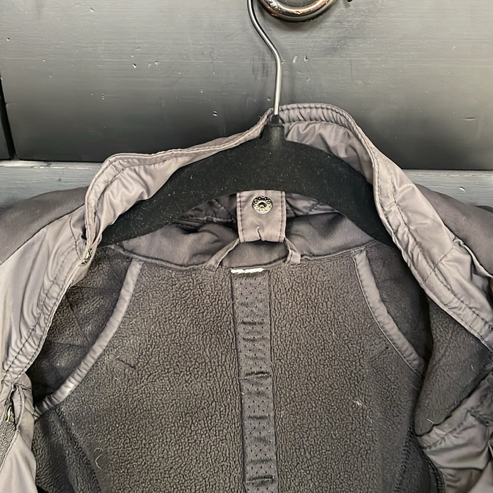 Lulemon running jacket - Picture 10 of 12